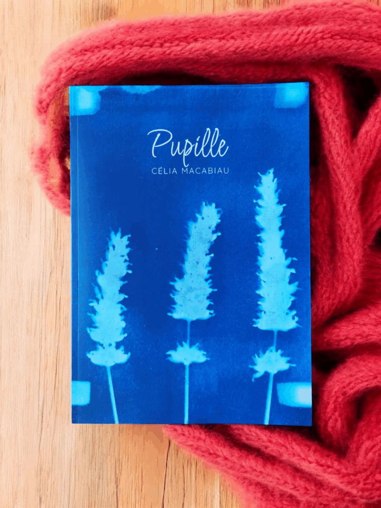 Le livre Pupille sur un fil rouge